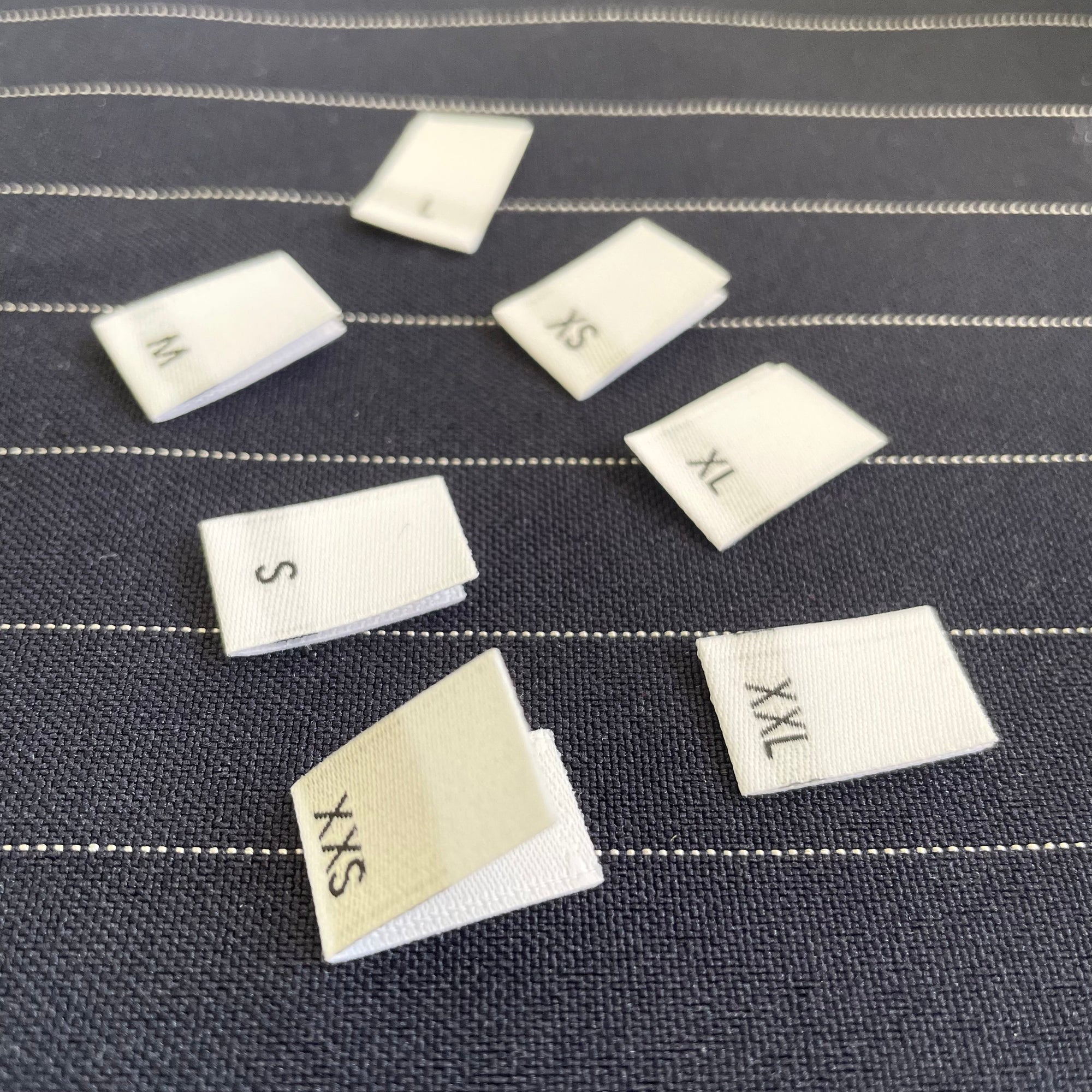 MAGICLULU 100pcs Clothing Size Buckle Clothing Size Labels Size Tags for  Clothing Lables Fabric Labels for Clothes Washable Labels Garments Size